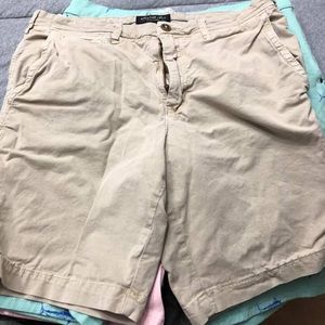 American Eagle extreme flex khaki shorts